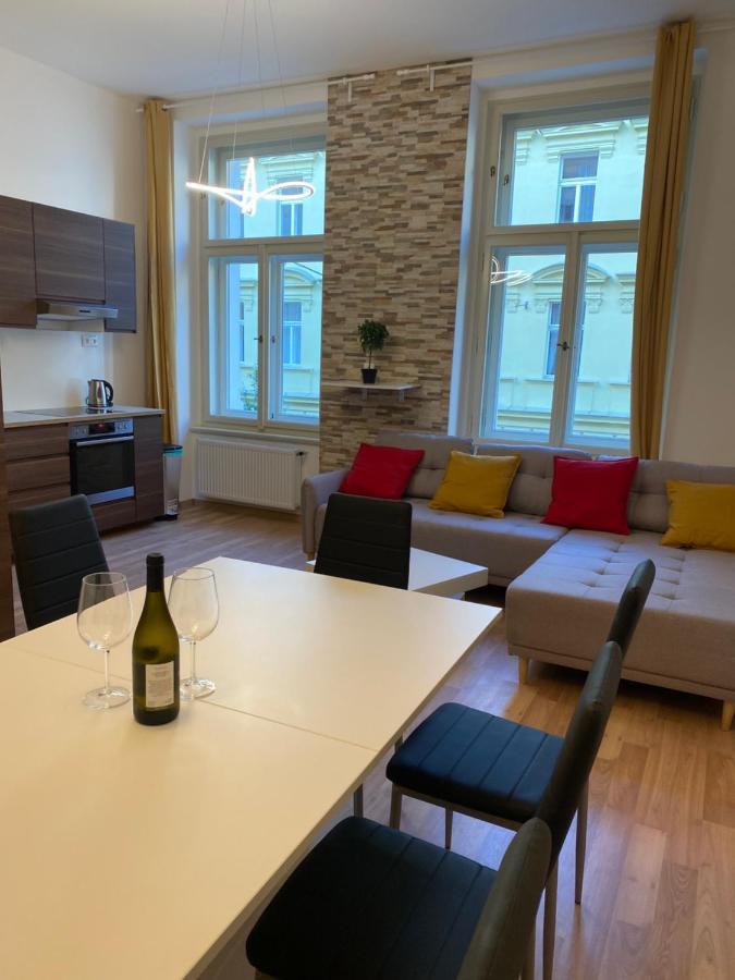 Designed Apartment Next To Vaclav Square With Terrace And Private Garage Praga Exterior foto