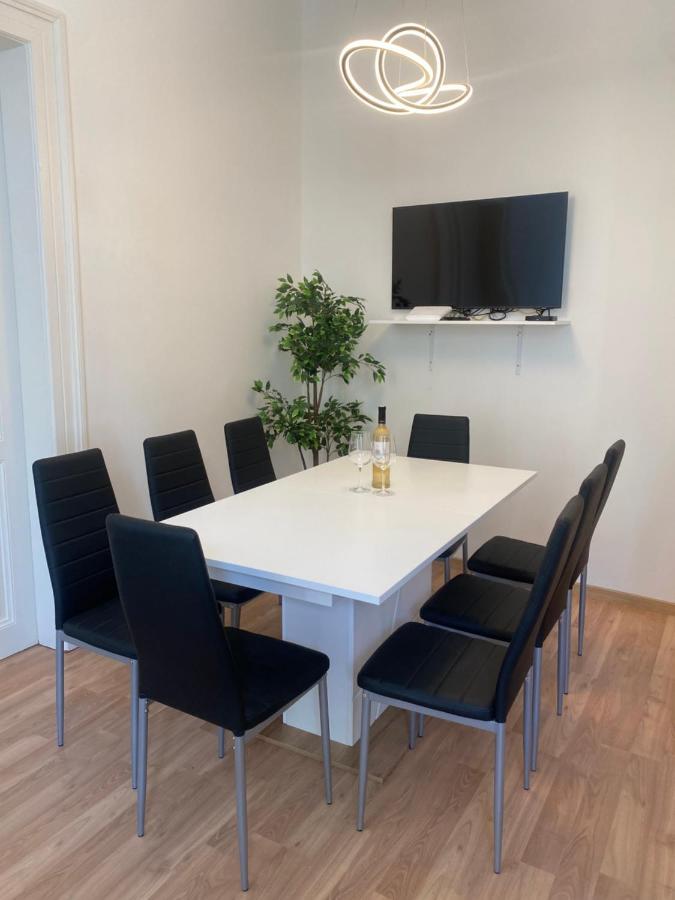 Designed Apartment Next To Vaclav Square With Terrace And Private Garage Praga Exterior foto